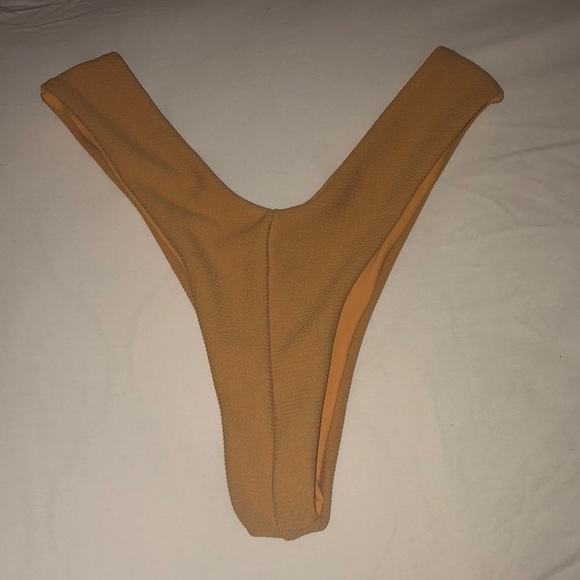 Yellow bikini set - Picture 4 of 4